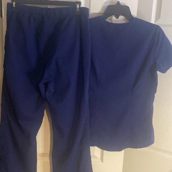Navy NRG scrub set. - Picture 3 of 8
